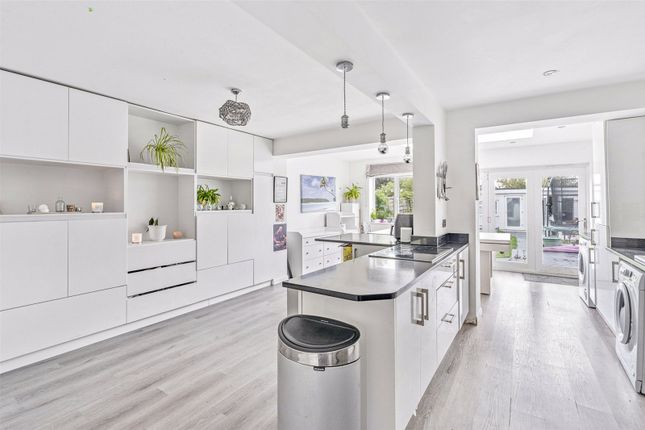 24, Mersham Gardens, Worthing photo 3