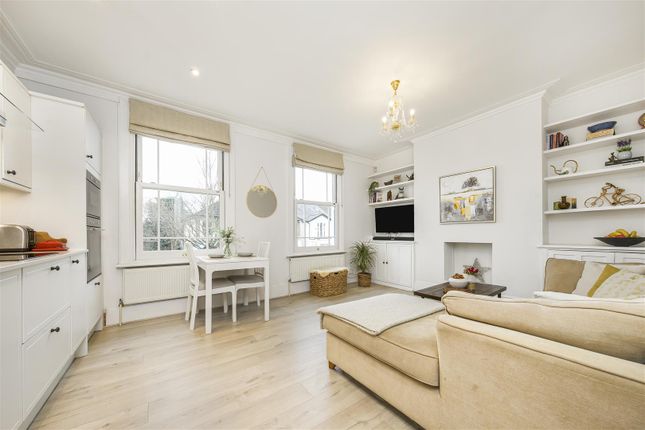 Flat for sale in Woodlands Grove, Isleworth