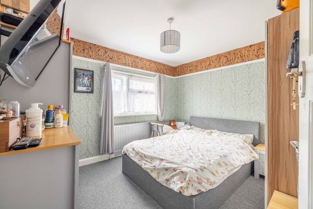 91, Furnival Avenue, Slough photo 4