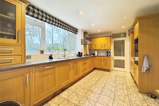 45, Heathpark Drive, Surrey photo 3