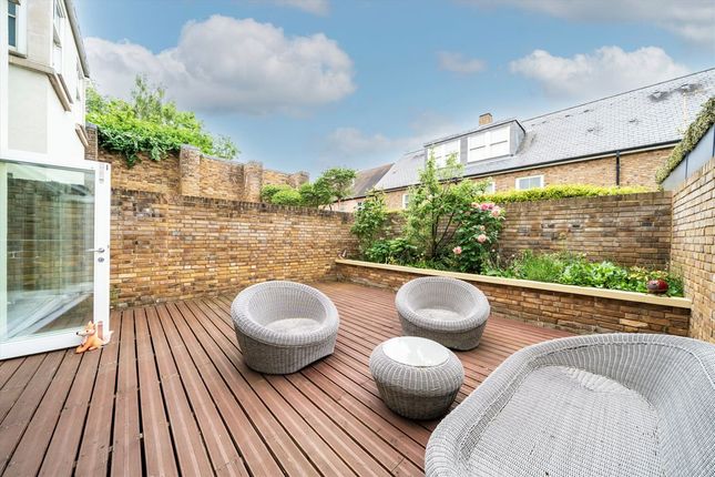 3 Entwistle Terrace, St. Peters Square, London photo 4