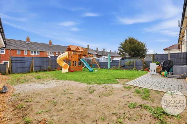 20, Crossfields, Loughton photo 3