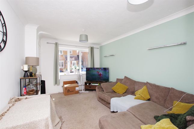67, Thetford Way, Swindon photo 4