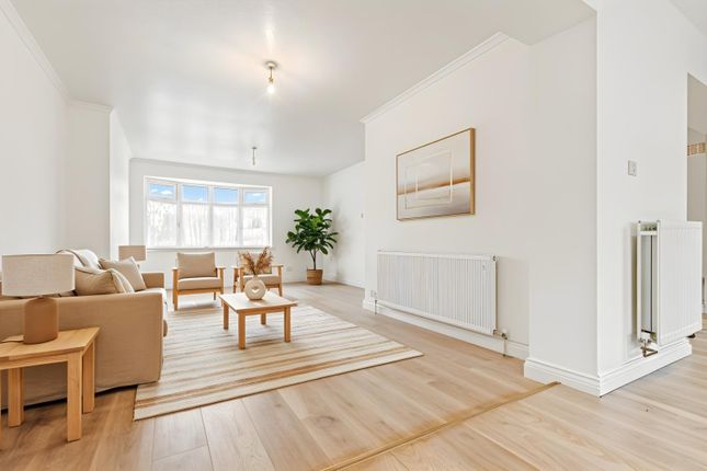 10, Pembroke Avenue, Wigston photo 3