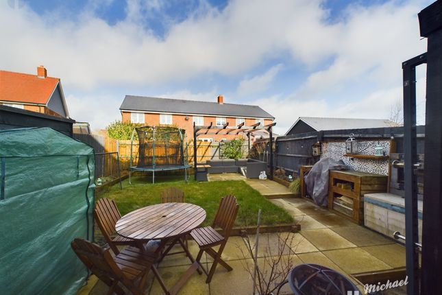 End terrace house for sale in Barn Owl Lane, Haddenham