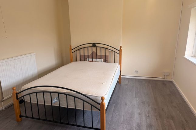 137, Whipperley Way, Luton photo 4