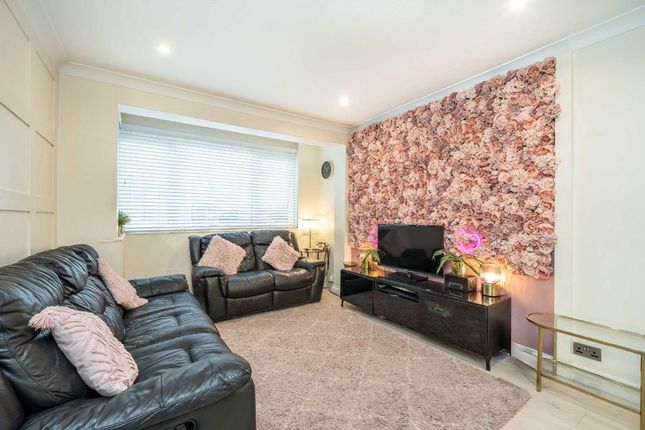18, Eldertree Way, Mitcham photo 2