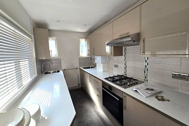 42, Highfield Avenue, LONDON photo 2
