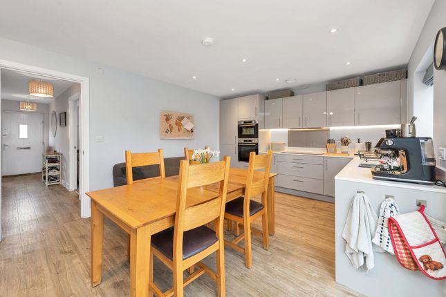 18 Challis Close, Cambridge photo 4