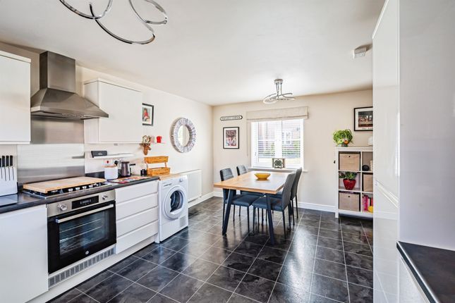 46, Kensington Way, Polegate photo 3