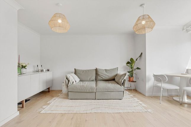 Flat 6, 33, Muir Road, London photo 3