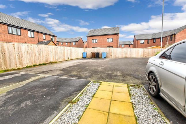 Flat for sale in Newington Street, Hull