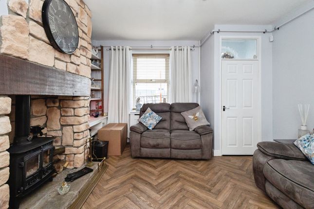 133, Mottram Moor, Hyde photo 3