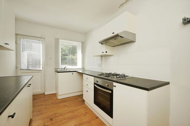 Flat 2, 89, Folkestone Road, Kent photo 4
