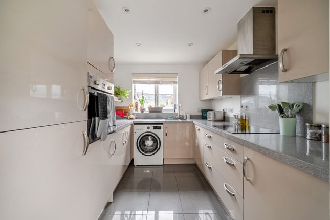 9, Nuthatch Drive, Cheltenham photo 2