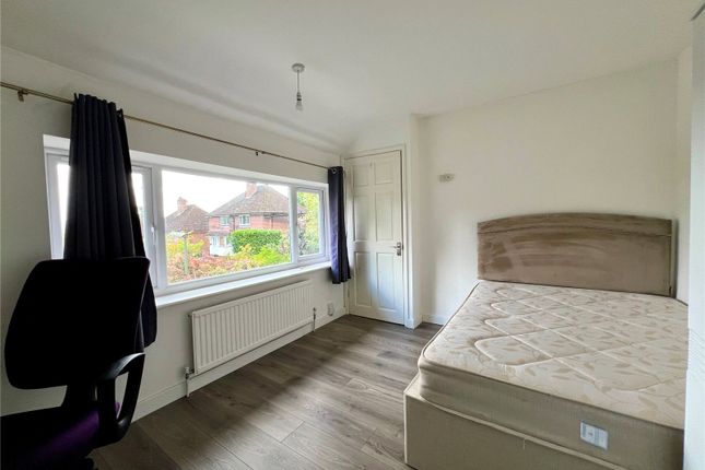 26, Vernon Way, Surrey photo 4