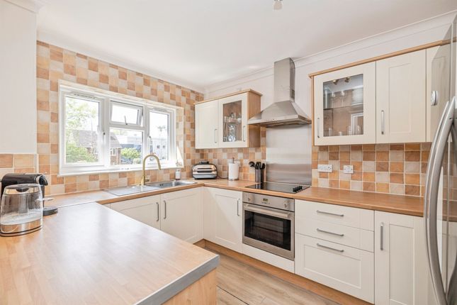 24, Ferryhills Close, Watford photo 4