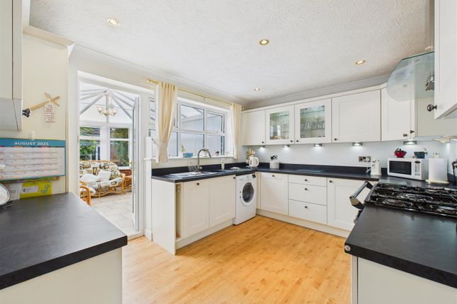 31, Nunburnholme Avenue, North Ferriby photo 2