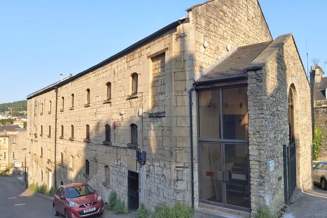 Office to let in Clarence Street, Bath