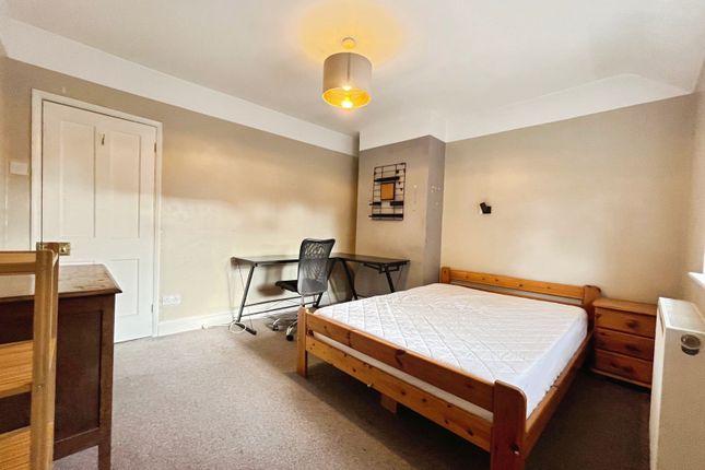 6 Austins Cottage,, Potters Gate, Surrey photo 4