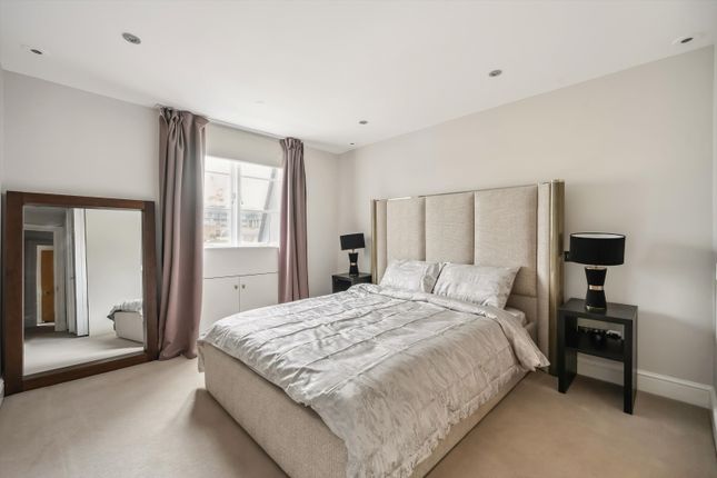 Flat to rent in Charles Street, Mayfair, London
