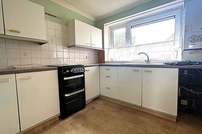 186, Turpin Avenue, Romford photo 4