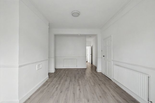 19, Raynham Avenue, Edmonton photo 2