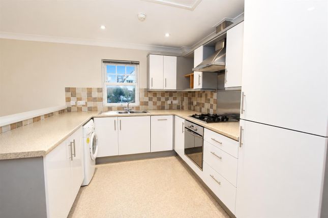 6 Castleton Court, Leeds photo 4