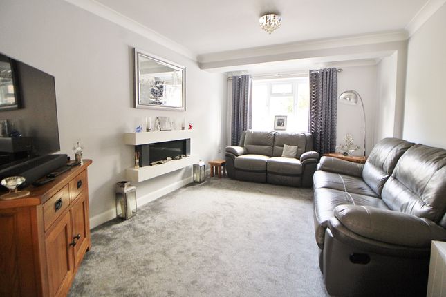 11, The Orchard, Waterlooville photo 2
