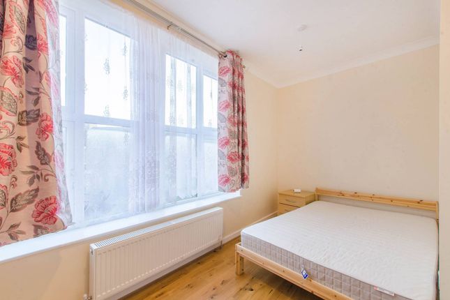 Flat to rent in Ivanhoe Road, Denmark Hill, London