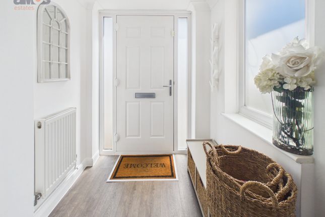 28 Westbury, Rochford, Essex photo 4