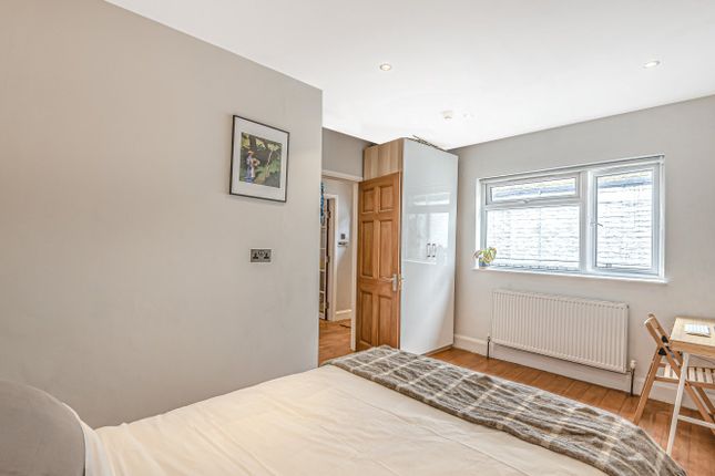 Flat 4, 82a, Holloway Road, London photo 4