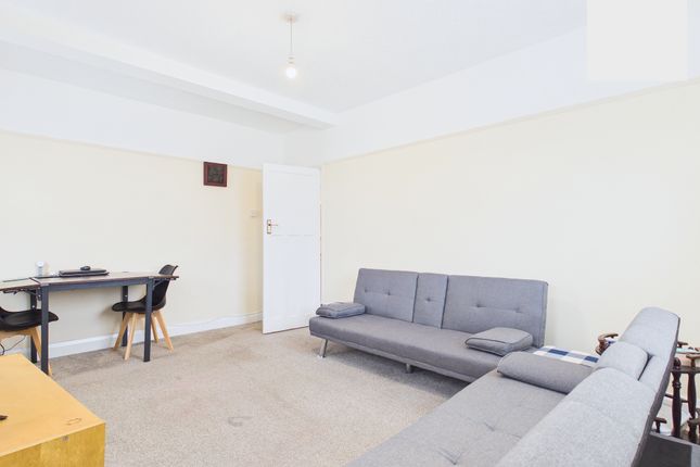 390A, Bowes Road, Southgate photo 3
