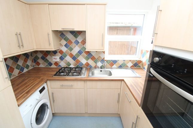 19, Foxhill Drive, Leicester photo 4