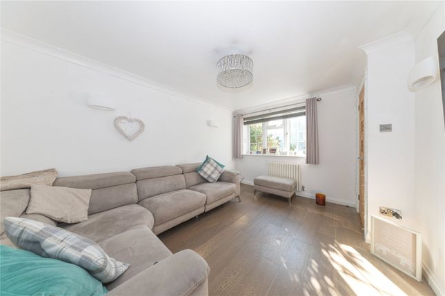 101, Rochford Drive, Bedfordshire photo 3