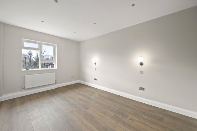 12B,, New Pond Parade, Ruislip photo 2
