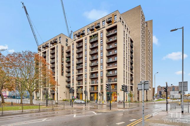 Flat 41, Erken Plaza, Barking photo 2