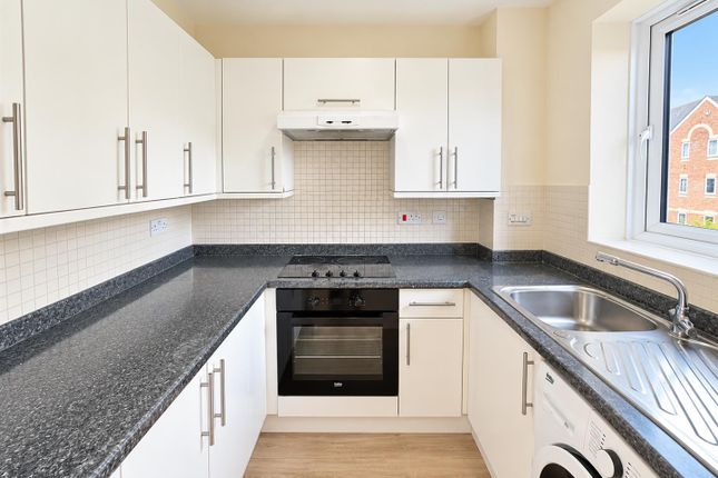 98, Burket Close, Southall photo 4