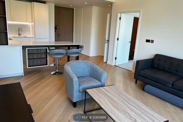 Flat to rent in Wood Crescent, London