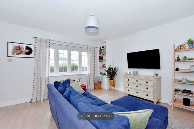 Horseshoe Crescent, Beaconsfield photo 4