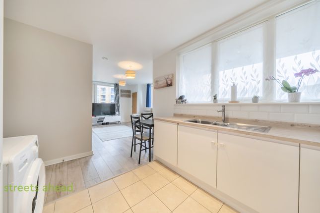Flat 2, 15, Station Approach Road, Coulsdon photo 4
