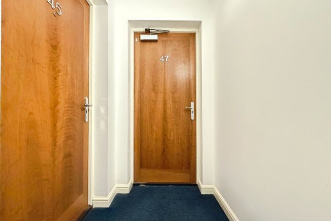 47, Moorland Green, Swansea photo 3