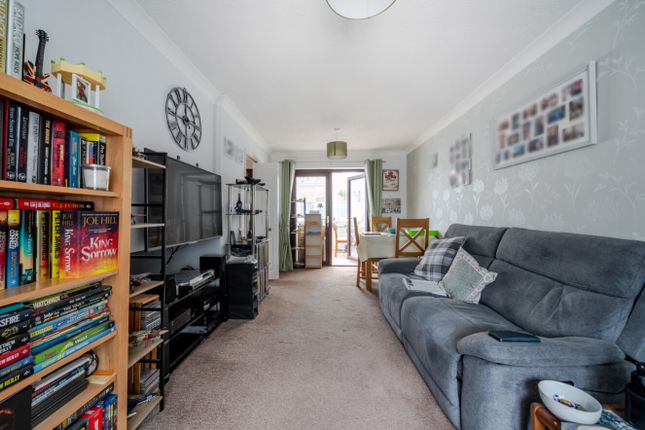 5, Pine Close, Sleaford photo 2