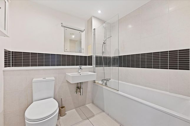 79, Gifford Road, London photo 4