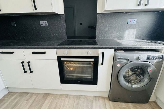 Blacksmith Close, Romford photo 3