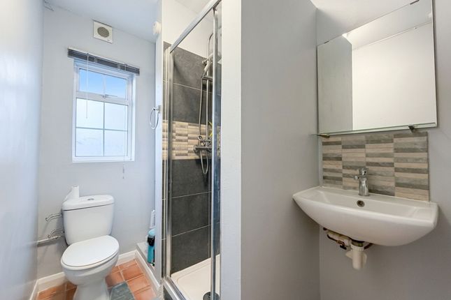Room 5, 21 Belgrave Mews, Uxbridge photo 3