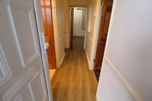 30 Chichester Court, Northolt photo 5