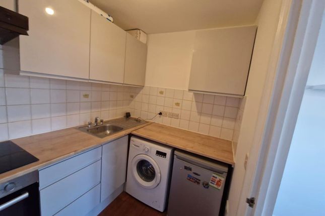 24, High Street, Hornchurch photo 5