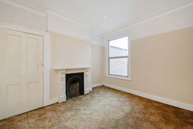Terraced house for sale in Narbonne Avenue, London