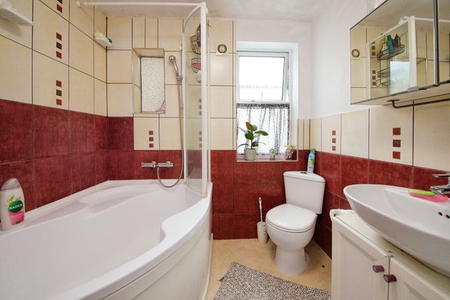 Flat for sale in Lechmere Road, Willesden